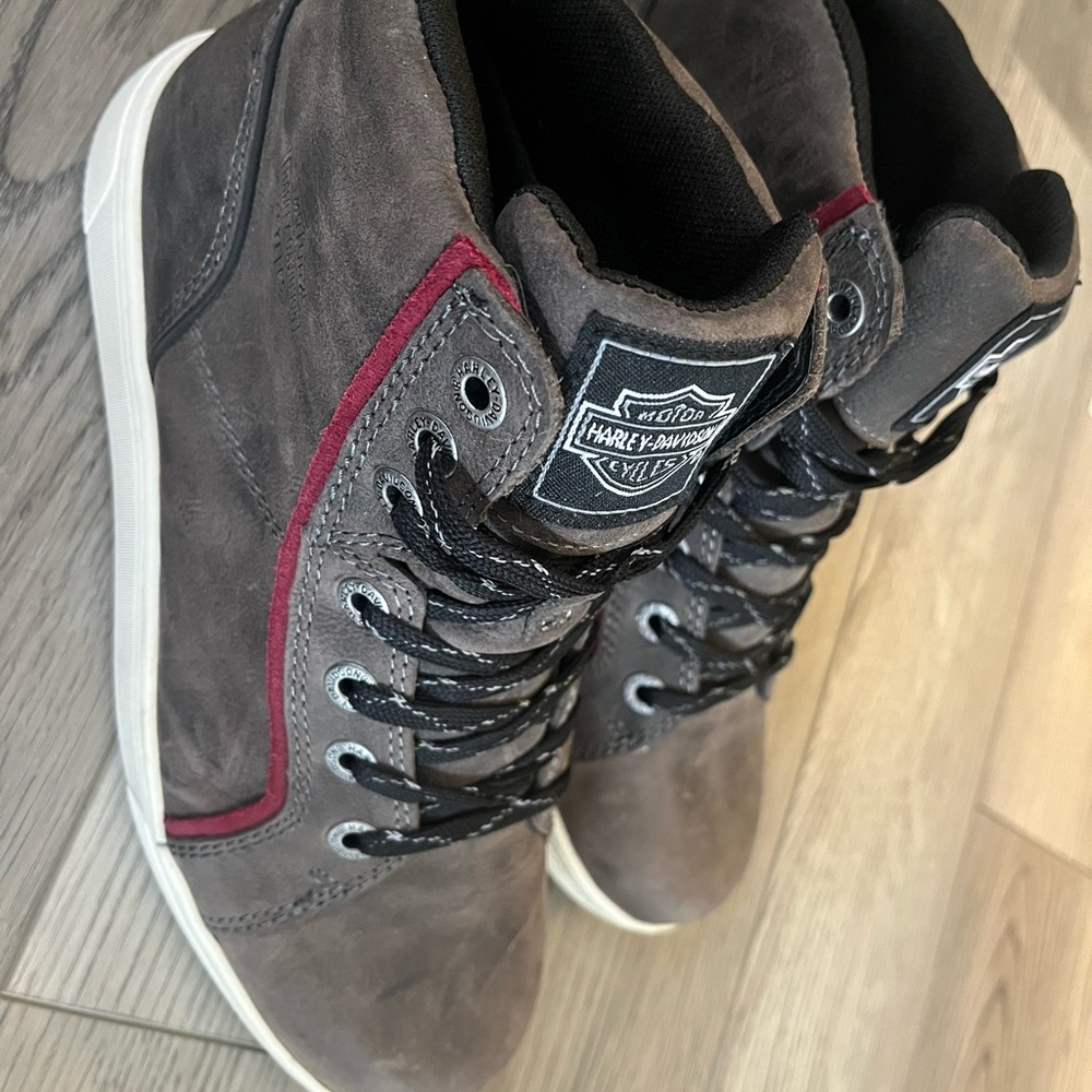 Harley-Davidson Men's Gray and Red High-Top Sneakers